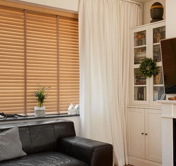 Termoizolacja i prywatność: jak żaluzje...